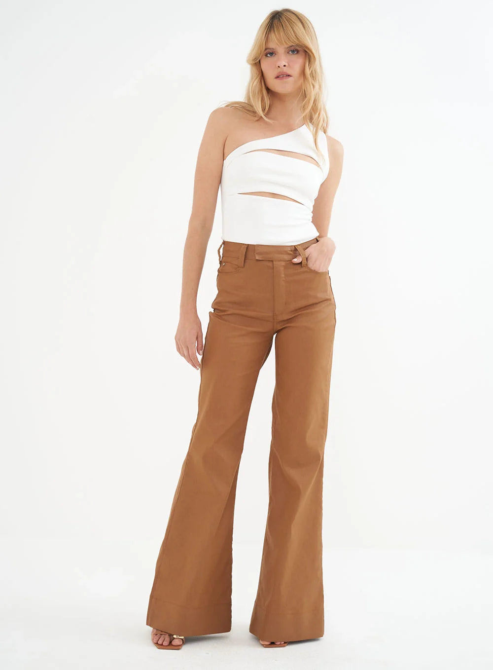 Calça Sarja Bruna Boot Cut Resinada