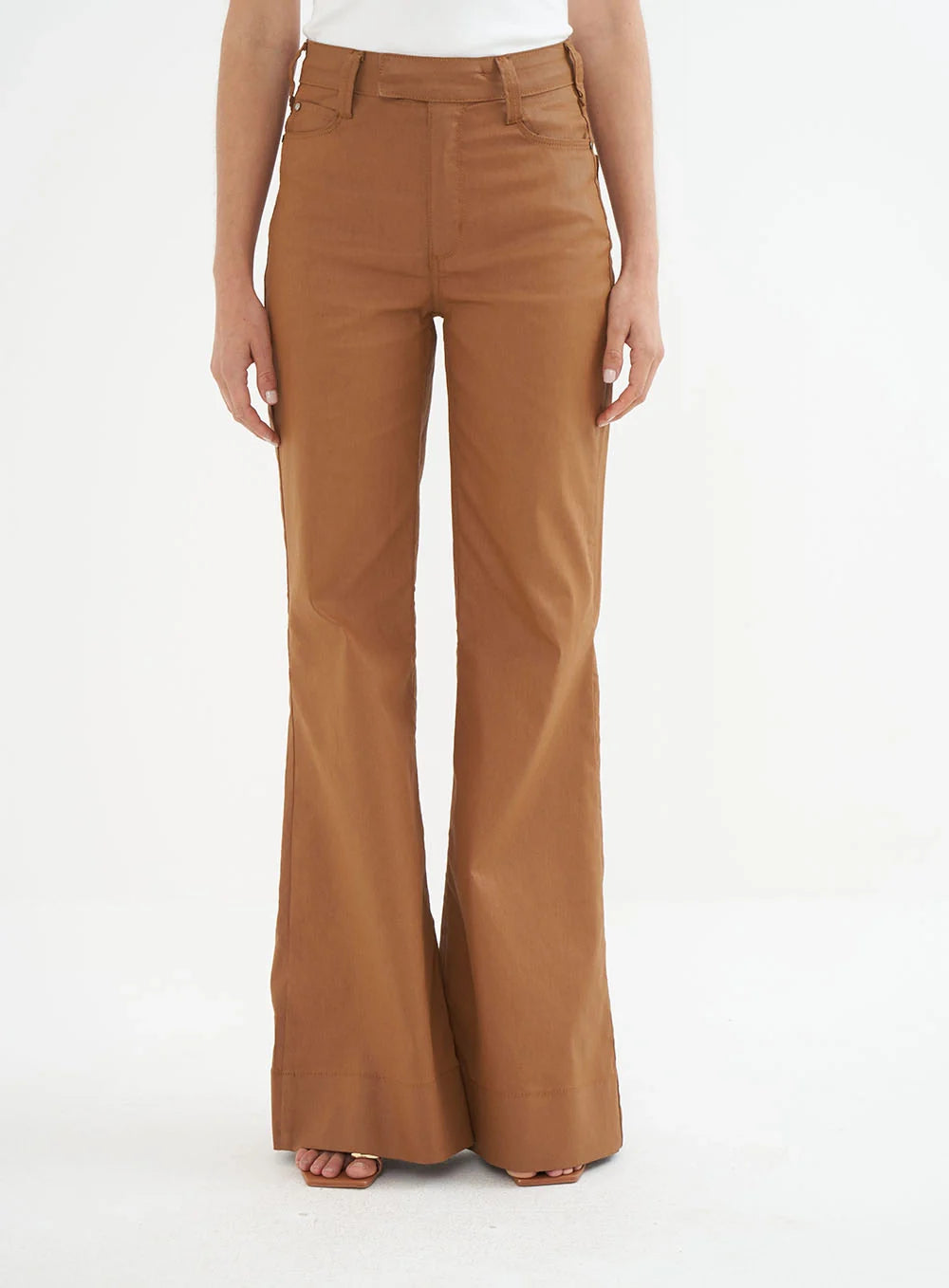 Calça Sarja Bruna Boot Cut Resinada